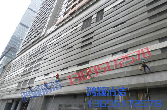 地鐵金融城外墻清洗
